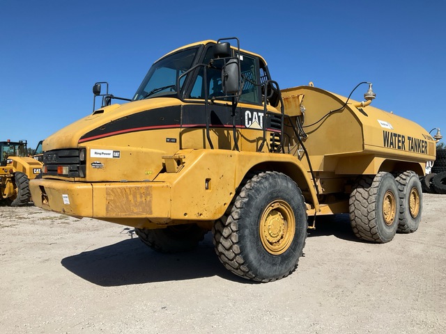 2005 Cat 725 5000 gal 6x6 Water Wagon 2005 Cat 725 5000 gal 6x6 Water Wagon