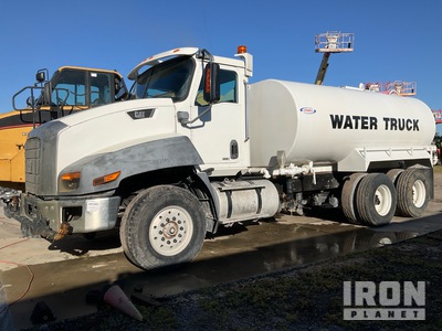 2014 Cat CT660S 4000 gal 6x4 Water Truck