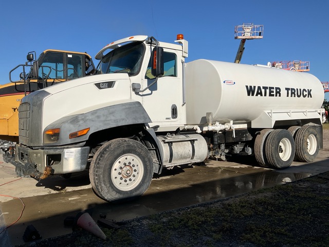 2014 Cat CT660S 4000 gal 6x4 Water Truck