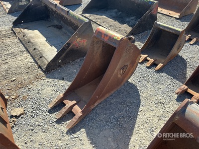 12 in Backhoe Rear Bucket