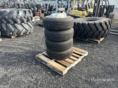 Quantity of (4) Back Country LT245/70R17 Pneumatici per autocarro