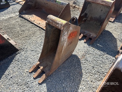 12 in Backhoe Rear Bucket