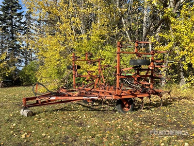 1979 Co-op Implements 200 24 ft Cultivador
