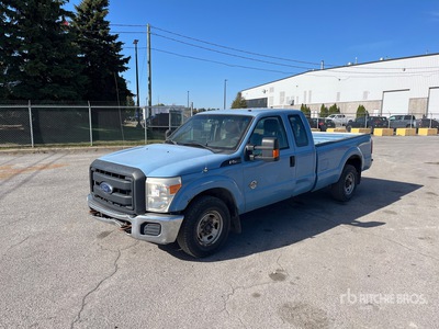 2013 Ford F-250XL 4x2 Extended Cab Pickup