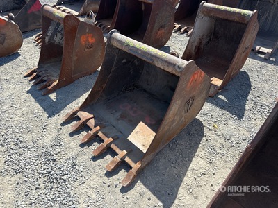 32 in Backhoe Rear Bucket