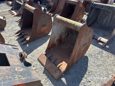 22 in Q/C Cleanup Backhoe Rear Bucket