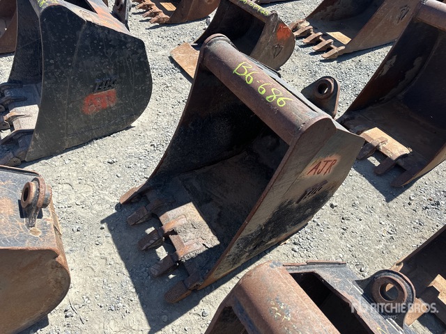 Backpush Bucket Rear 22 in Rear Backhoe Bucket | Ritchie Bros. Auctioneers
