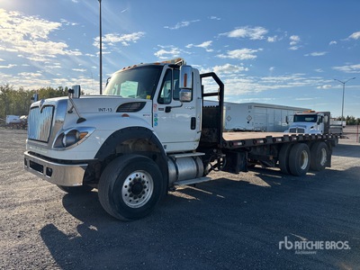 2013 International WorkStar 7600 6x4 Roll-Off Truck