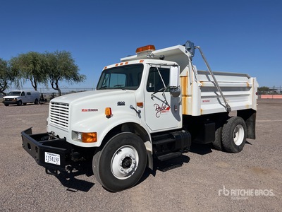 1998 International 4900 4x2 S/A Dump Truck