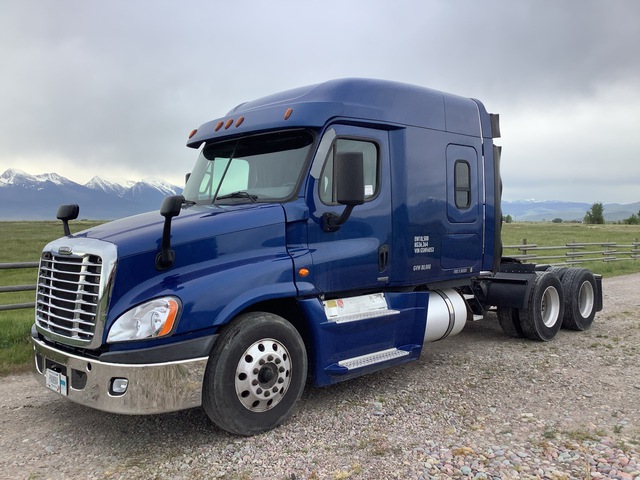 2016 Freightliner Cascadia 125 6x4 T/A Sleeper Truck Tractor 2016 Freightliner Cascadia 125 6x4 T/A Sleeper Truck Tractor