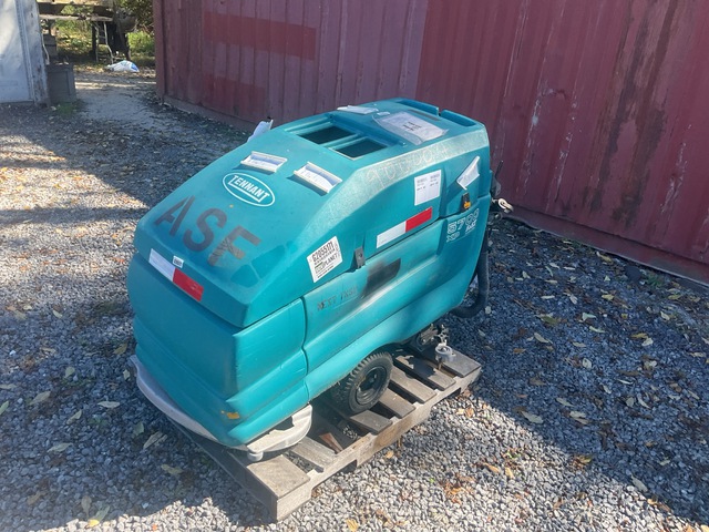 Tennant 5700XP Walk-Behind Floor Scrubber Tennant 5700XP Walk-Behind Floor Scrubber