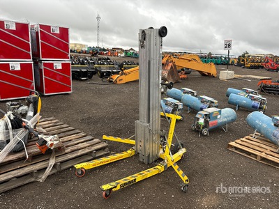 Sumner 2124 Material Hoist