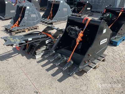 35 in Bucket w/ Thumb & Coupler 機械の付属品 (Unused)