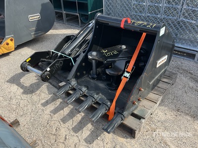 35 in Bucket w/ Thumb & Coupler 機械の付属品 (Unused)