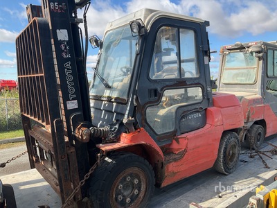 2011 Toyota 7FGU35 Forklift (Inoperable)