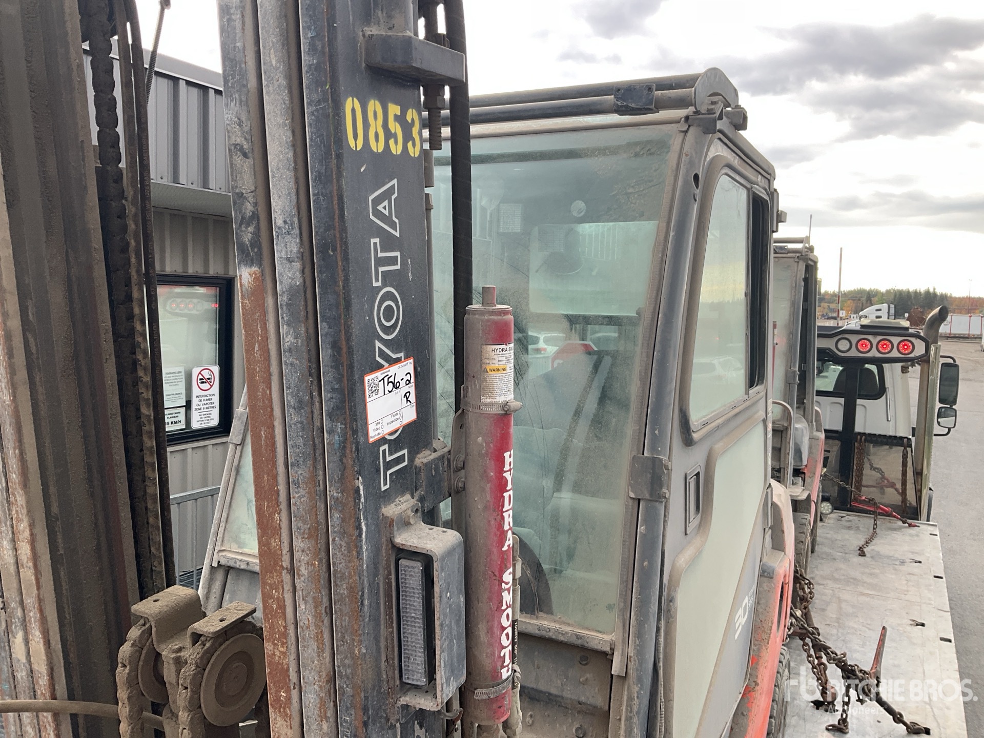 2015 Toyota 8FDU30 Forklift (Inoperable)