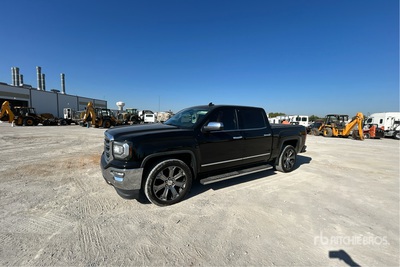 2017 GMC Sierra 1500 4x2 Crew Cab بيك اب