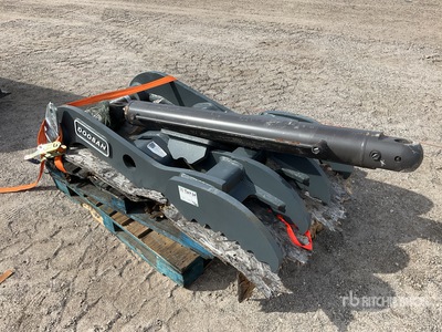 42 in Thumb HT80DM-042 機械の付属品 - Fits Doosan (Unused)
