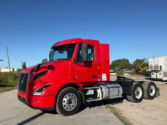 2021 Volvo VNR 6x2 T/A Day Cab Truck Tractor