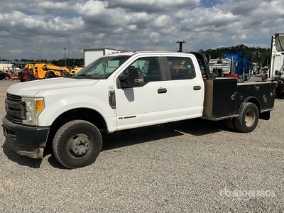 2017 Ford F-350 XL 4x4 Crew Cab Flatbed Truck