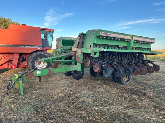 1992 (unverified) Great Plains 2SNT24-387591-021125 28 Row No Till Drill