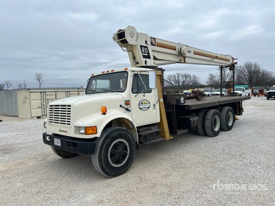 RO Stinger 32000 lb Straight Boom on 1990 International 4900 6x4 Camion à flèche