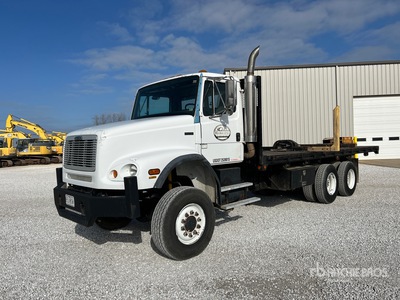 2000 Freightliner FL 112 6x6 Comes with pipe chock mounts on bed Camion à Plateau