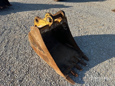 2006 John Deere 24 in Backhoe Rear Bucket