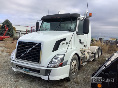 2005 Volvo VNL 6x4 T/A Day Cab Truck Tractor