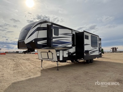 2018 Keystone Fuzion 36 ft T/A Toy Hauler Travel Trailer (Inoperable)