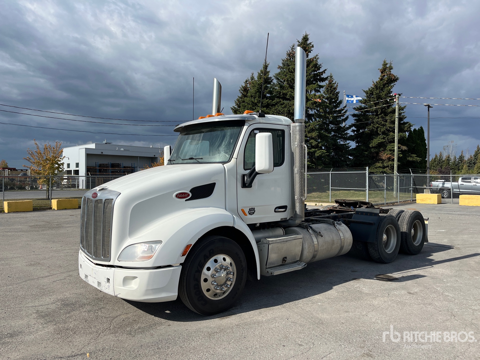 2016 Peterbilt 579 T/A Sleeper Truck Tractor
