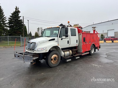 2011 International 4400 4x2 Crew Cab DuraStar Camion de service
