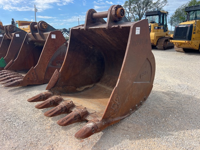 Komatsu 64 in Excavator Bucket - Fits Komatsu PC 600