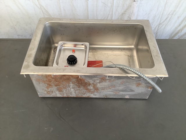 (4) Raceways, (1) Food Well, (3) Light Sets & Assorted Items