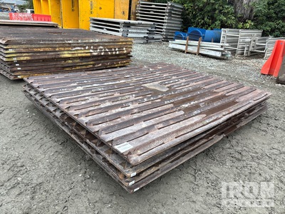 Quantity of (5) 8 ft x 10 ft Tire Cleaning Stalen platen
