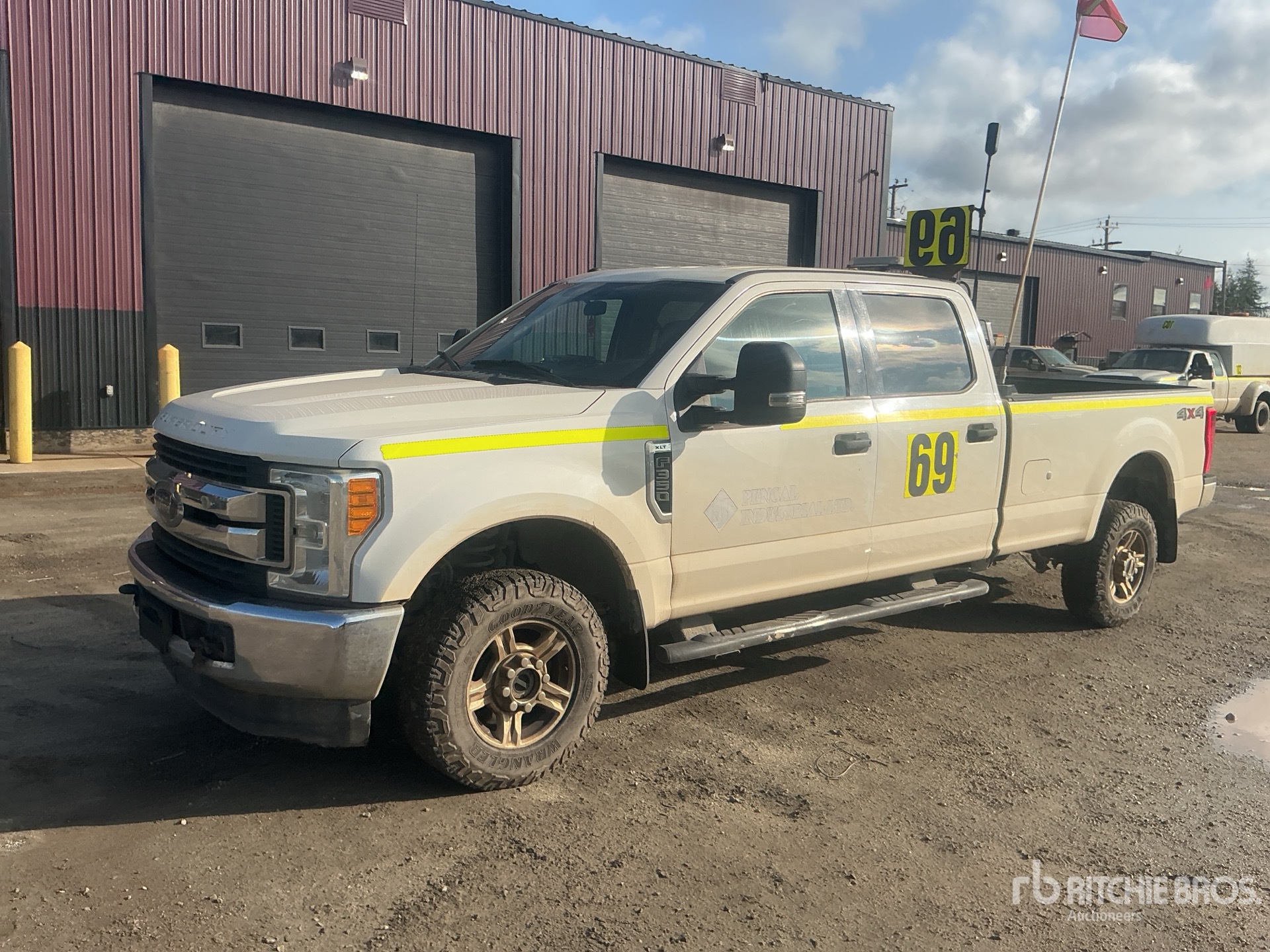 2017 Ford F-350 XLT 4x4 Crew Cab Pickup