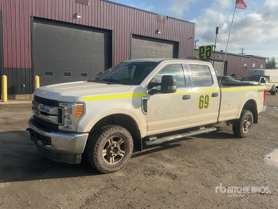 2017 Ford F-350 XLT 4x4 Crew Cab Pickup