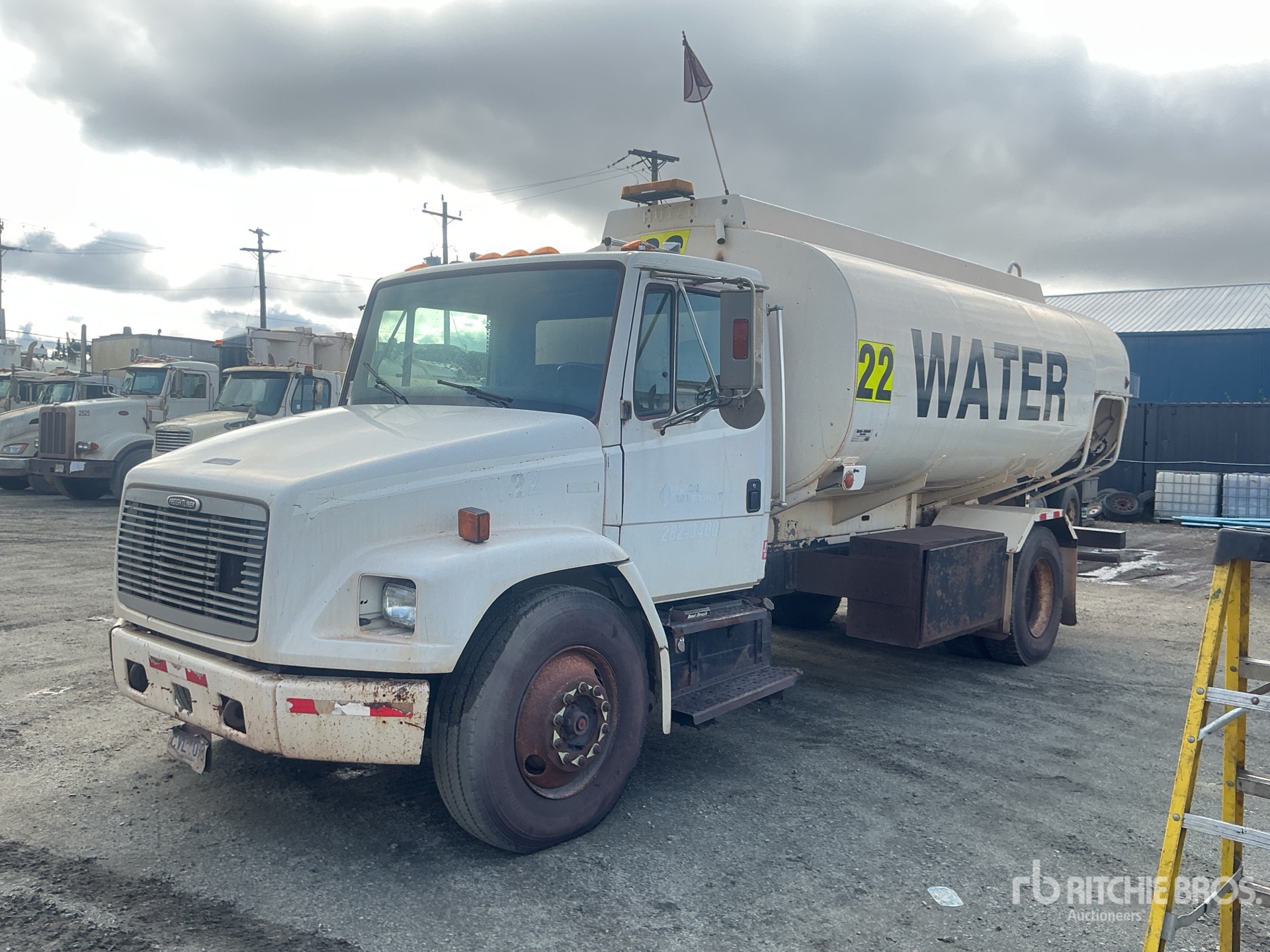 1997 Freightliner FL80 11500 L 4x2 Water Truck