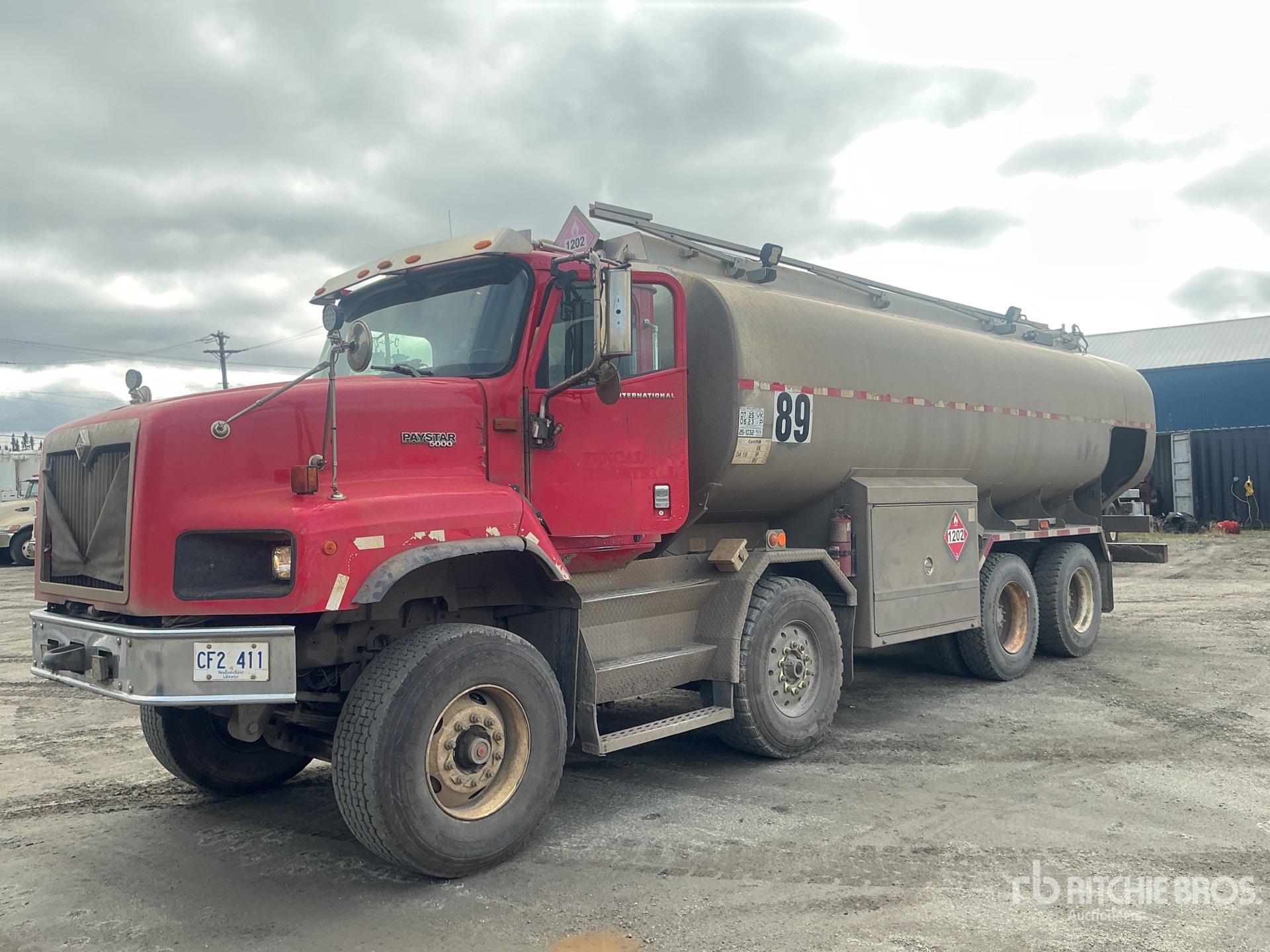 2008 International 5600I 20000 L 8x4 Twin-Steer Fuel Truck