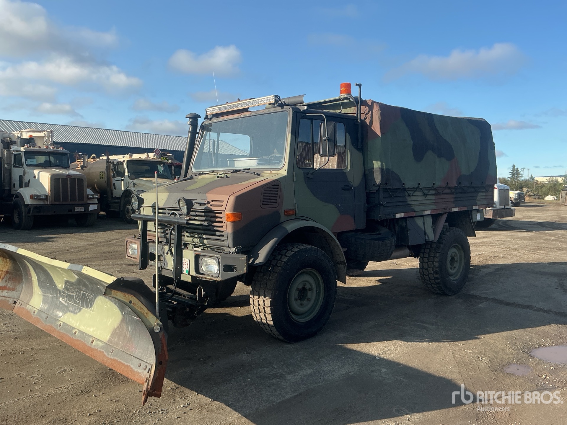 1999 Mercedes-Benz Unimog 435 4x4 Snow Plow Truck