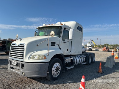 2013 Mack CXU613 6x4 Cabina con cuccetta per trattore stradale