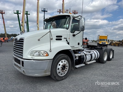 2014 Mack CXU613 6x4 Ciągnik siodłowy T/A z kabiną dzienną