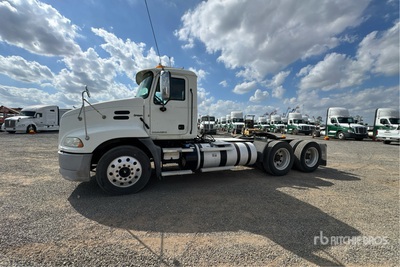 2014 Mack CXU613 6x4 Cabeza Tractora Cabina Corta