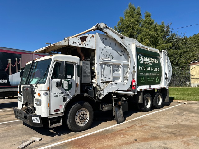 2015 Peterbilt 320 6x4 Front Loader Waste Collection Truck (Inoperable)