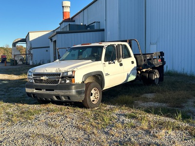 2006 Chevrolet Silverado 3500 4x4 Crew Cab Flatbed Truck (Inoperable)