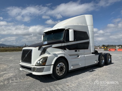 2014 Volvo VNL64T-630 6x4 Tractocamion con Dormitorio / T/A Sleeper Truck Tractor