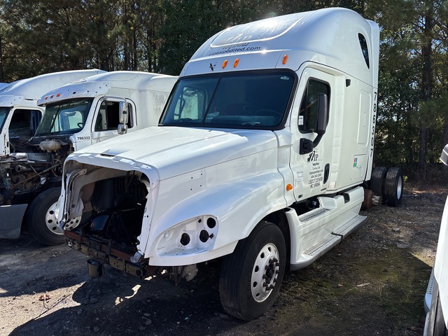 2012 Freightliner Cascadia 125 6x4 T/A Sleeper Truck Tractor (Inoperable)