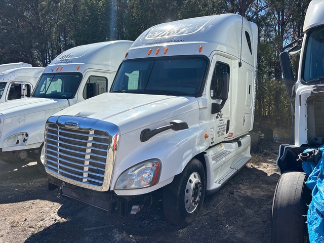 2012 Freightliner Cascadia 125 6x4 T/A Sleeper Truck Tractor (Inoperable)