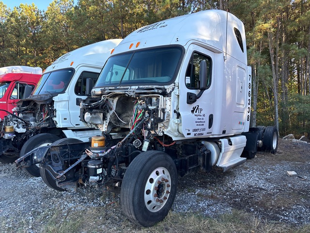 2011 Freightliner Cascadia 125 6x4 T/A Sleeper Truck Tractor (Inoperable)