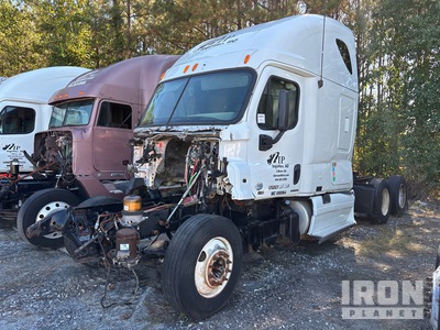 2011 Freightliner Cascadia 125 6x4 Cabeza Tractora Cabina Dormitorio (Inoperable)